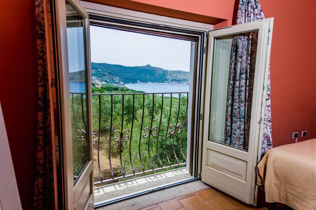パリヌロ Donnasilia Bed & Breakfast エクステリア 写真