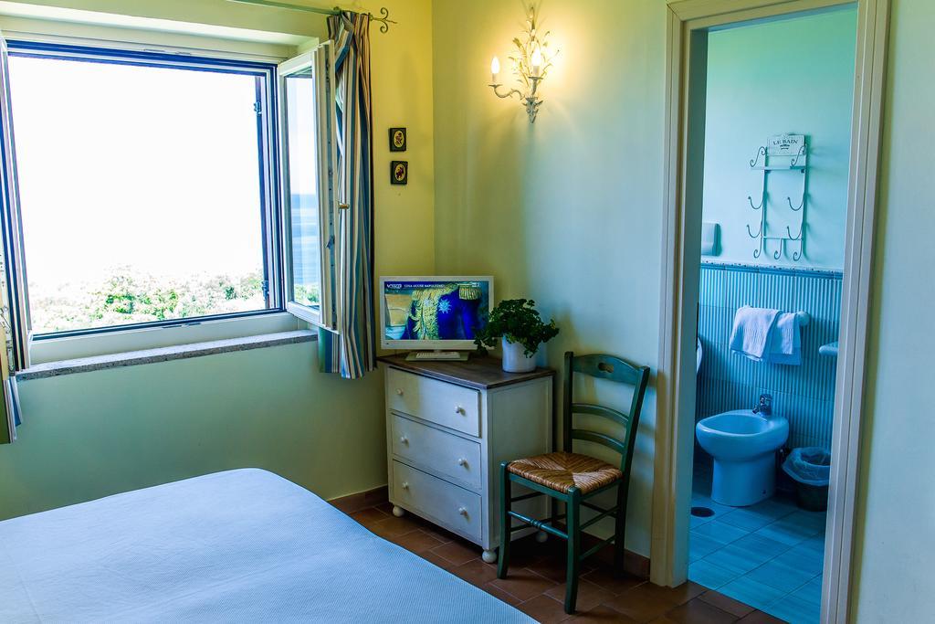 パリヌロ Donnasilia Bed & Breakfast エクステリア 写真